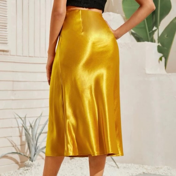 Women’s skirt - Picture 2 of 3